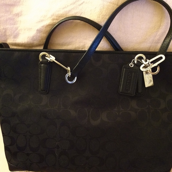 ***SOLD***Coach Tote bag - Picture 2 of 4